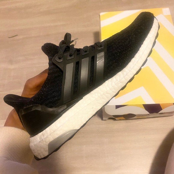 Authentic Adidas Ultraboost in Black & White size 6Y - Picture 3 of 10